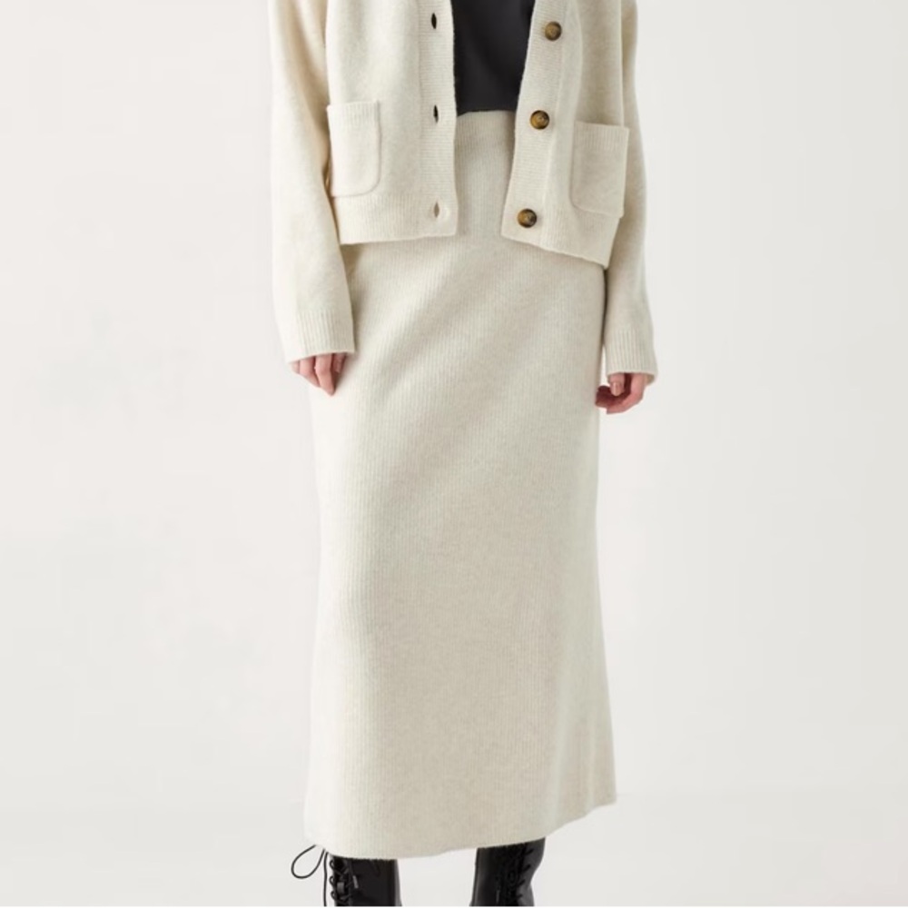 Uniqlo Off White 3D Knit Soufflé Yarn Skirt